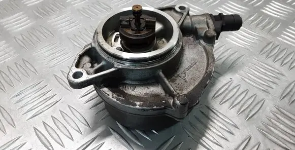 Volkswagen Touareg I Vacuum pump 057145100AC