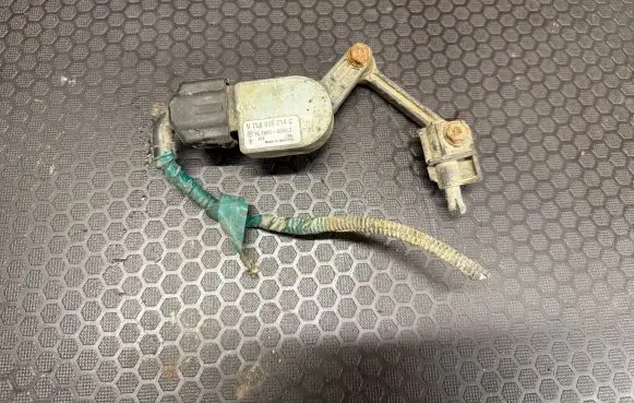 Headlight/headlamp level sensor