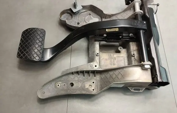 Audi Q7 4L Brake pedal 7L0723142B 12707