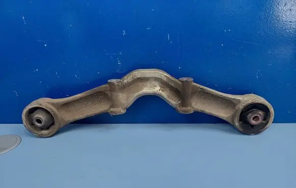 Mitsubishi Pajero Gearbox mounting bracket MR554289 MR554075 MR374677