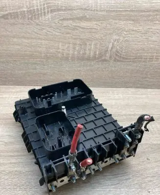 Volkswagen Touran I Fuse module 1K0937124H