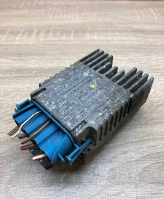 Mercedes-Benz A W168 Coolant fan relay A0235456832 WITHPLUG