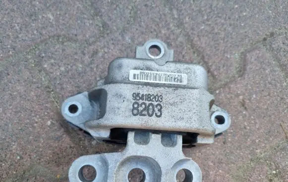 Opel Mokka X Engine mount vacuum valve 95418203