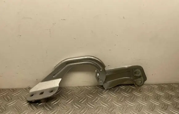 Ford Focus Engine bonnet/hood hinges BM51A16801AD