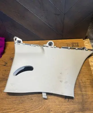 Nissan Leaf I (ZE0) (C) pillar trim 769353NA0A