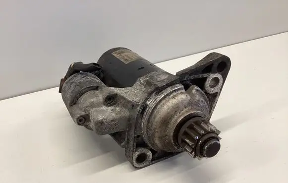 Volkswagen Golf VI Starter motor 02Z911024H