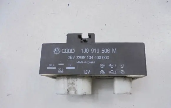 Volkswagen Golf IV Fan control module 1J0919506M