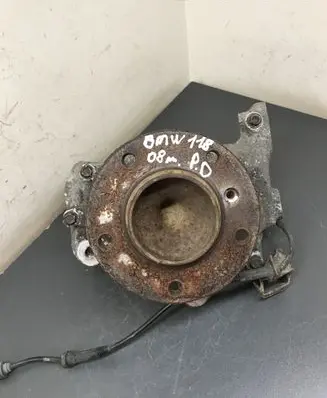 BMW 1 E81 E87 Front wheel hub