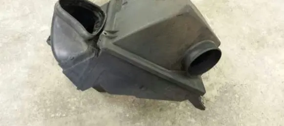 Audi A8 S8 D2 4D Air filter box 077133837AE