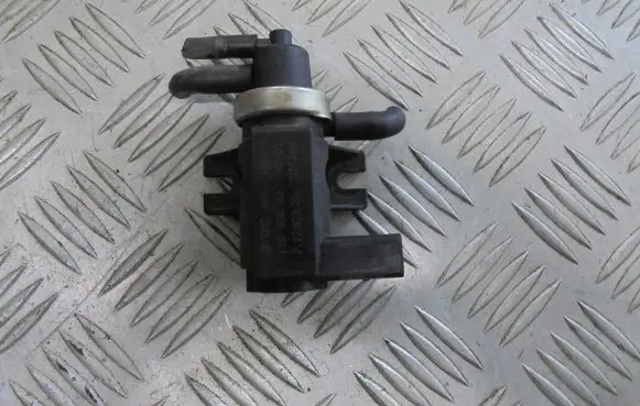 Volkswagen Golf IV Valve vacuum 1J0906627