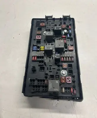 Chevrolet Camaro Fuse module 22760635