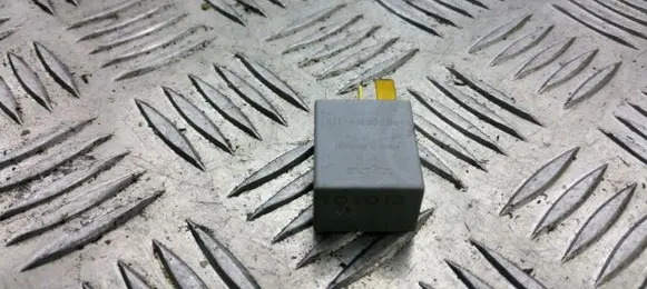 Toyota Avensis T270 Other relay 9008087019