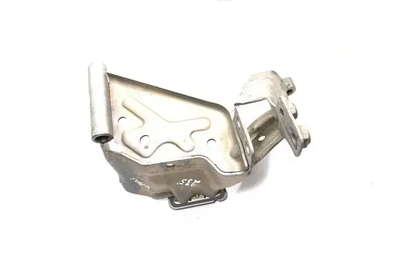 Engine mounting bracket