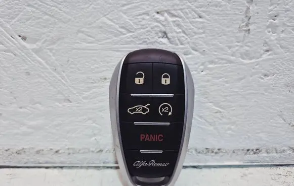 Alfa Romeo Giulia Ignition key/card 