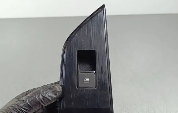 Nissan X-Trail T33 Electric window control switch 829606RR0A