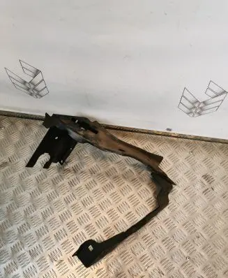 Mercedes-Benz E W211 Headlight/headlamp mounting bracket