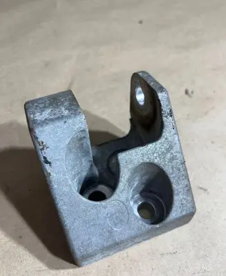Volvo V40 Engine mounting bracket 31359644