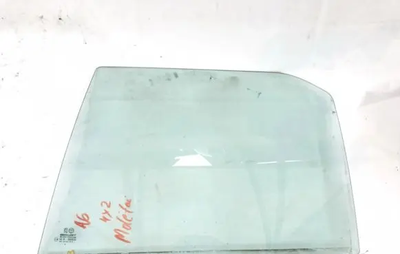 Peugeot 605 Rear door window glass