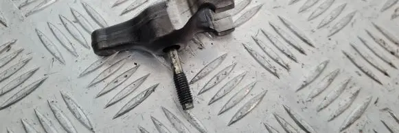 Isuzu D-Max Fuel Injector clamp holder