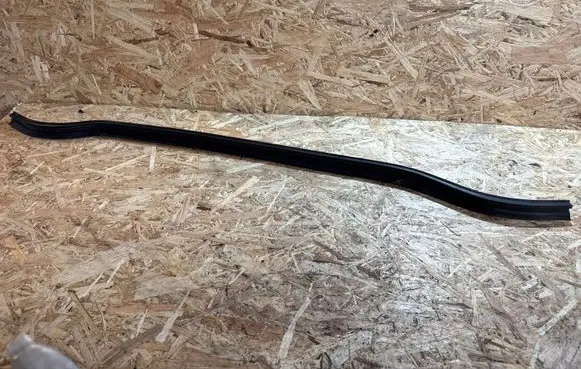 Volkswagen Polo III 6N 6N2 6NF Engine compartment rubber 
