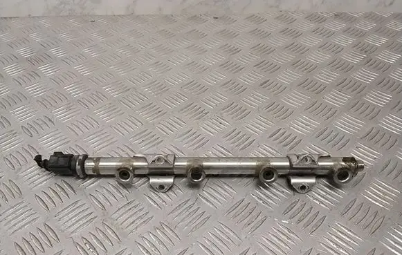 Volkswagen PASSAT B8 Fuel main line pipe 04E133320D