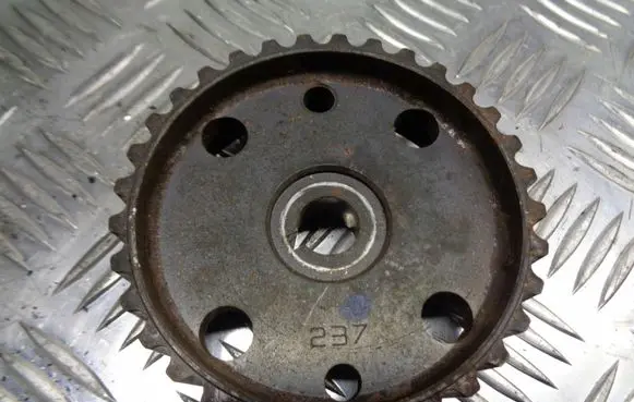 Opel Astra H Alternator pulley 