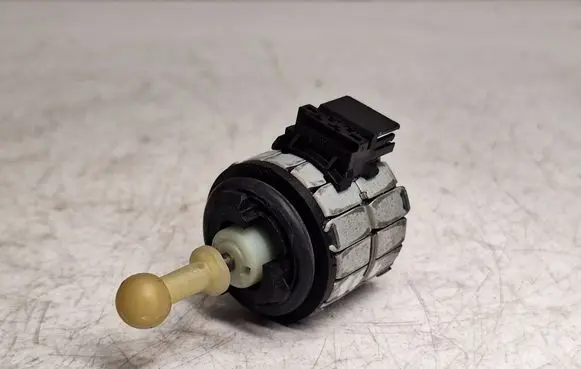 BMW 1 E82 E88 Headlight level adjustment motor 6938563 63116938563 63117207574