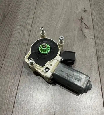 BMW 5 E60 E61 Front door window regulator motor 6922268 994441104 24095285