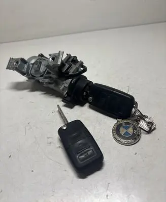 Volkswagen Touran I Ignition lock 1K0905851B