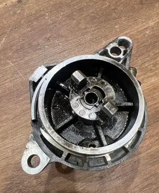 BMW 5 E39 Vacuum pump 2249939