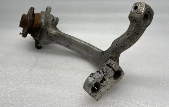 Front wheel hub spindle knuckle