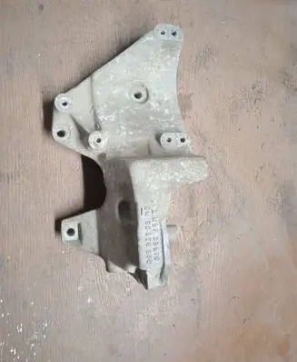 Opel Vectra B Engine mounting bracket 90528680 MRF33679