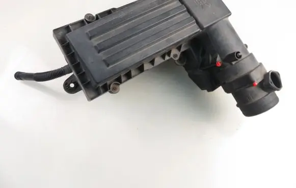Volkswagen PASSAT B6 Air filter box 3C0129601AG 3C0129607AB