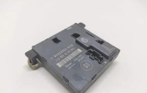 Mercedes-Benz CLS C219 Door control unit/module 2198200226
