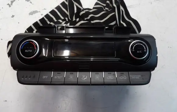 Hyundai Kona I Climate control unit 97250CMAD0