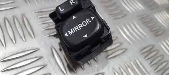 Toyota Corolla E120 E130 Wing mirror switch 183574
