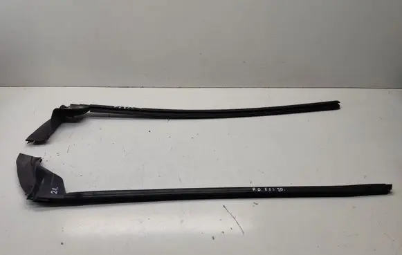 BMW 3 E92 E93 Rubber seal front coupe door window 7119089 7187083 389820901