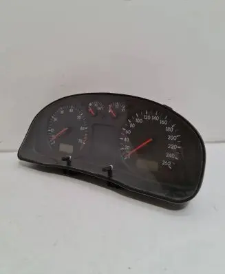 Volkswagen PASSAT B5 Speedometer (instrument cluster) 88311