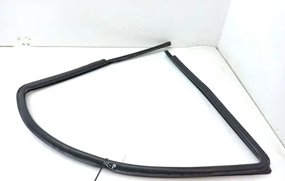 Mercedes-Benz Vito Viano W639 Rubber seal front coupe door window A6397200017