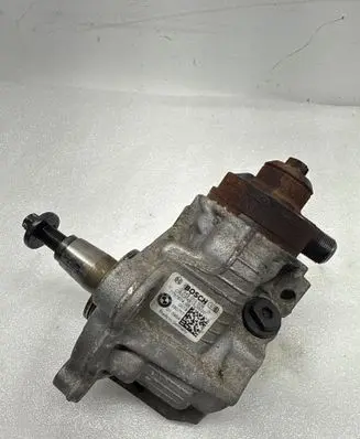 BMW 1 E82 E88 Fuel injection high pressure pump 7797874 0445010506