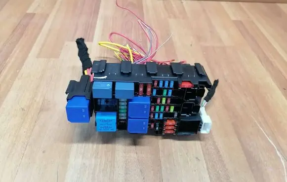 Renault Espace V (RFC) Fuse module 243800453R