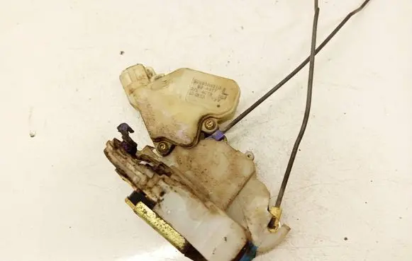 Nissan X-Trail T30 Front door lock 80553AA210