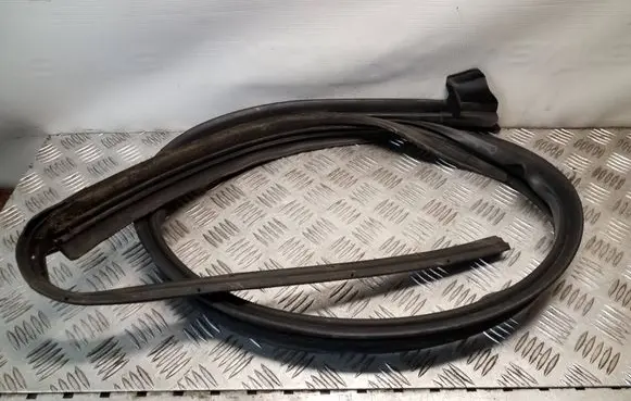 Jeep Grand Cherokee (WK) Rubber seal front door (on door) 