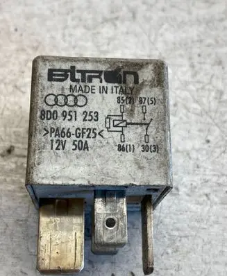 Audi A4 S4 B5 8D Other relay 8d0951253