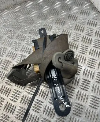 Nissan X-Trail T30 Front seatbelt e40430094