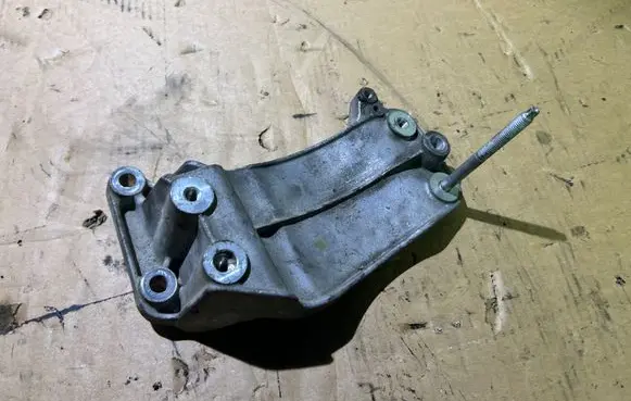 Jeep Grand Cherokee Generator/alternator bracket VMMT013308F
