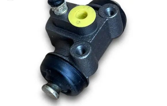 Nissan Terrano Rear brake cylinder 441000F001