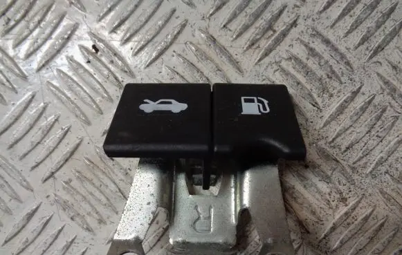 Nissan Qashqai Engine bonnet (hood) release handle