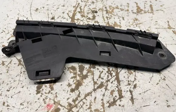Volvo XC70 Front bumper mounting bracket 30796388