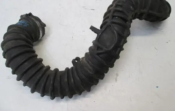 Opel Vivaro Air intake hose/pipe